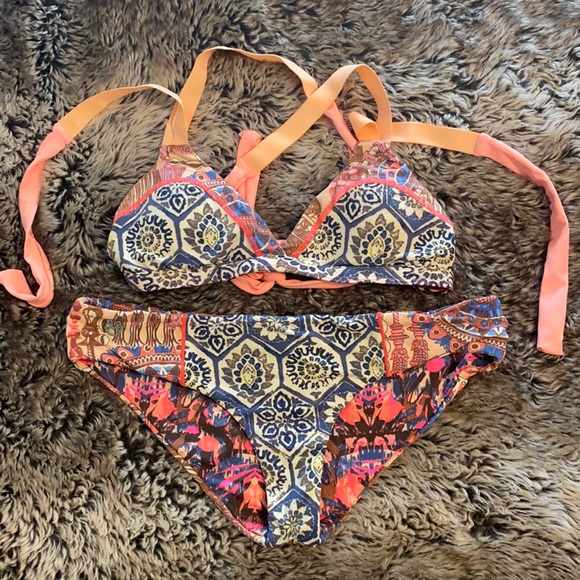 Two piece bathing suit - Picture 1 of 2